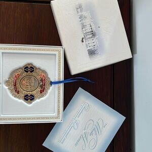 2006 White House ornament. In original box with insert. Like new condition.